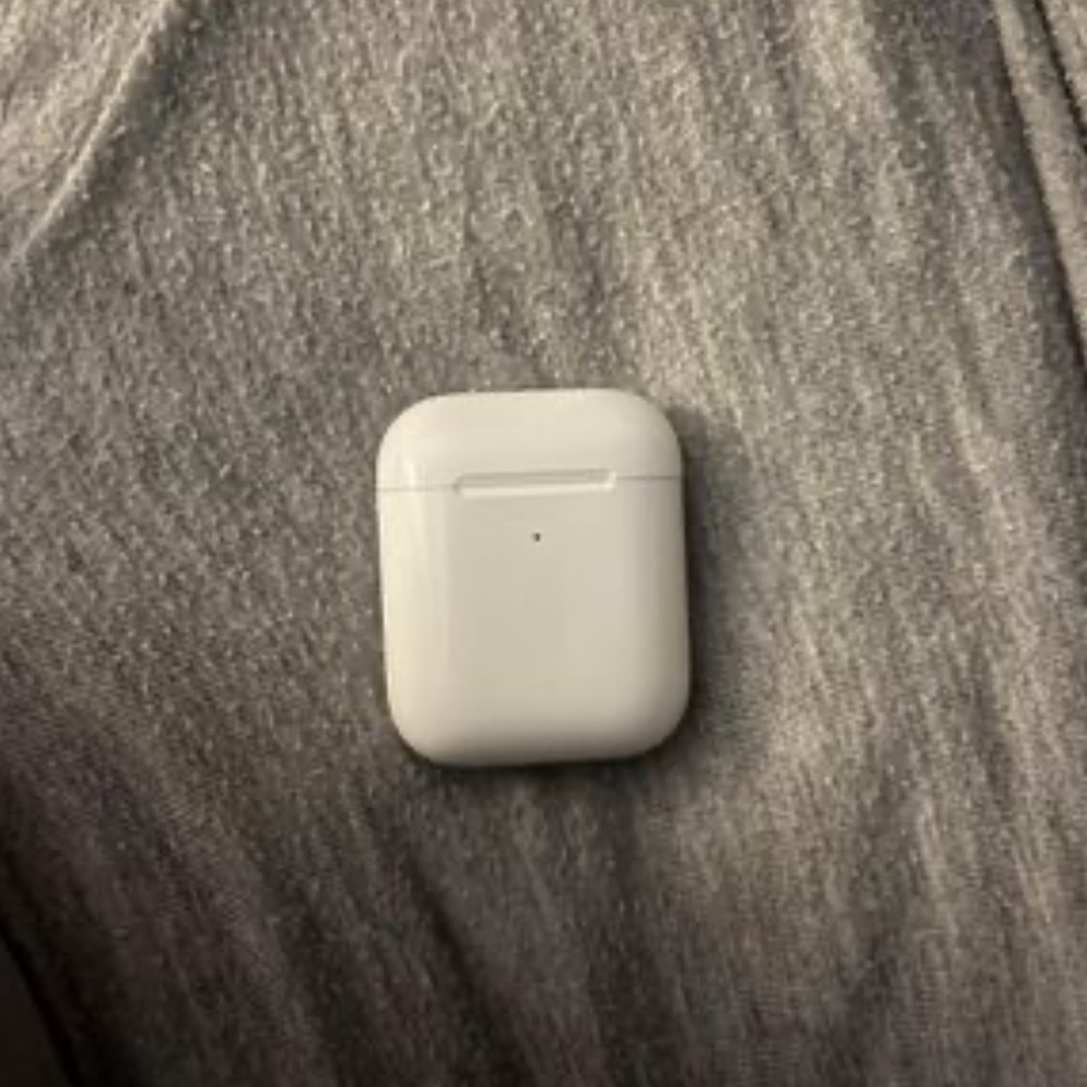 Apple AirPod 2nd generation.